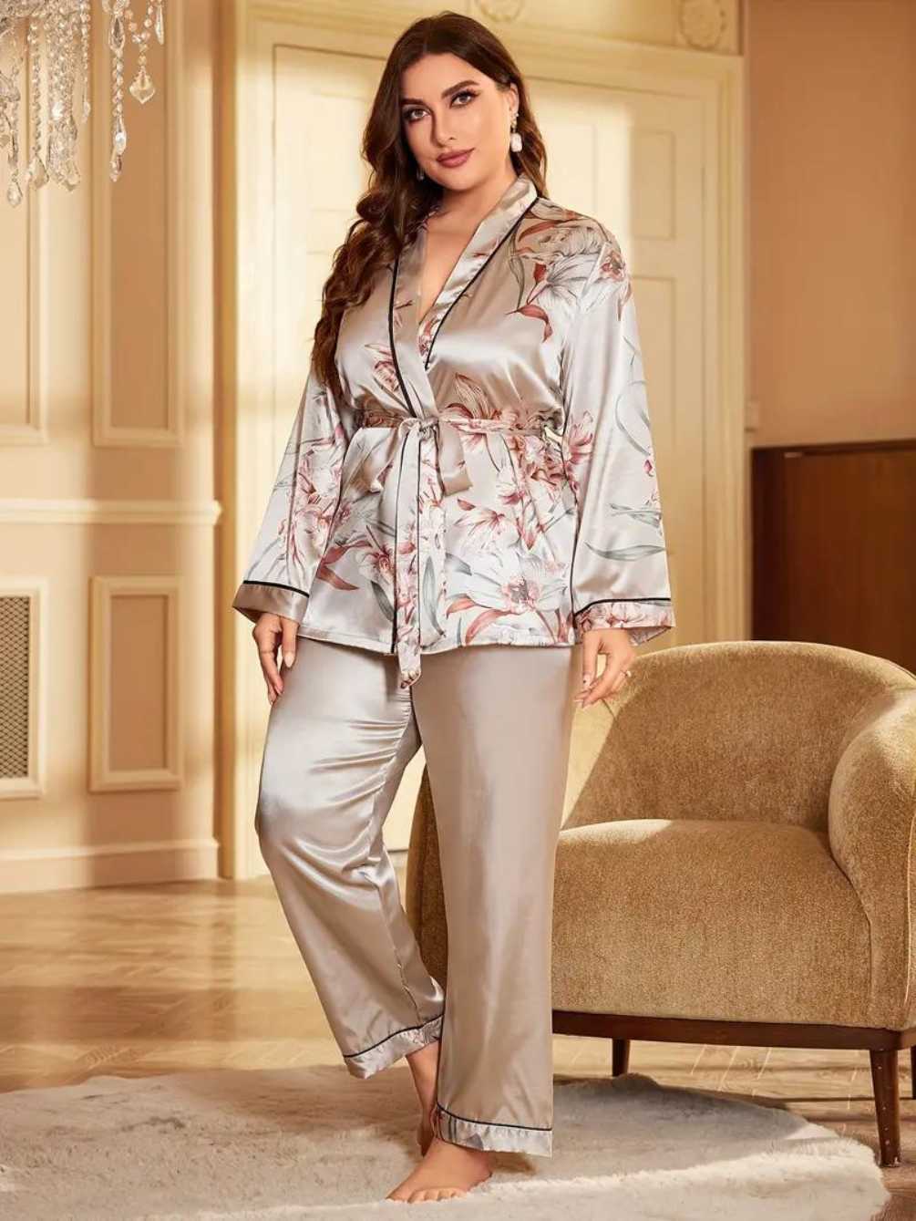 483 Elegante Pijama em Cetim com Estampado Floral