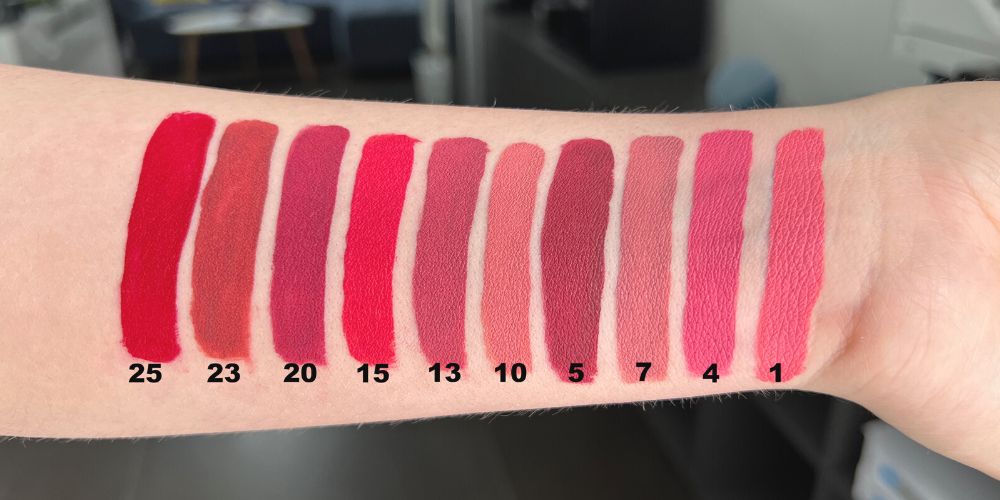 Tua Beauty - Kit de batom resistente à transferência 5 ml + lápis de delineador de lábios